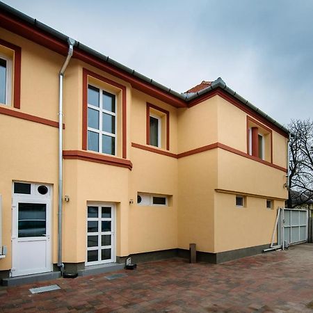 Lux Panzio Hotel Szarvas Exterior photo