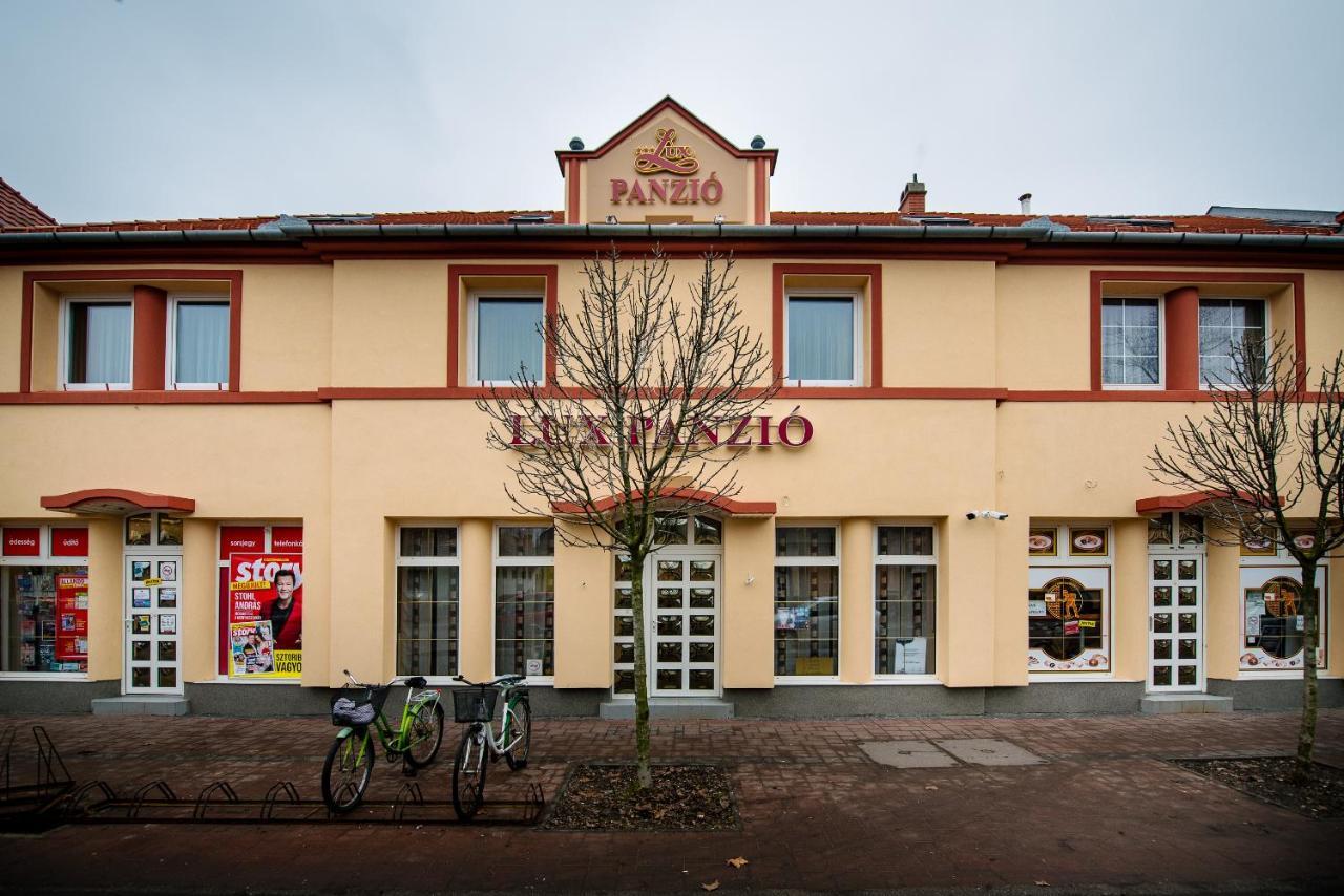 Lux Panzio Hotel Szarvas Exterior photo